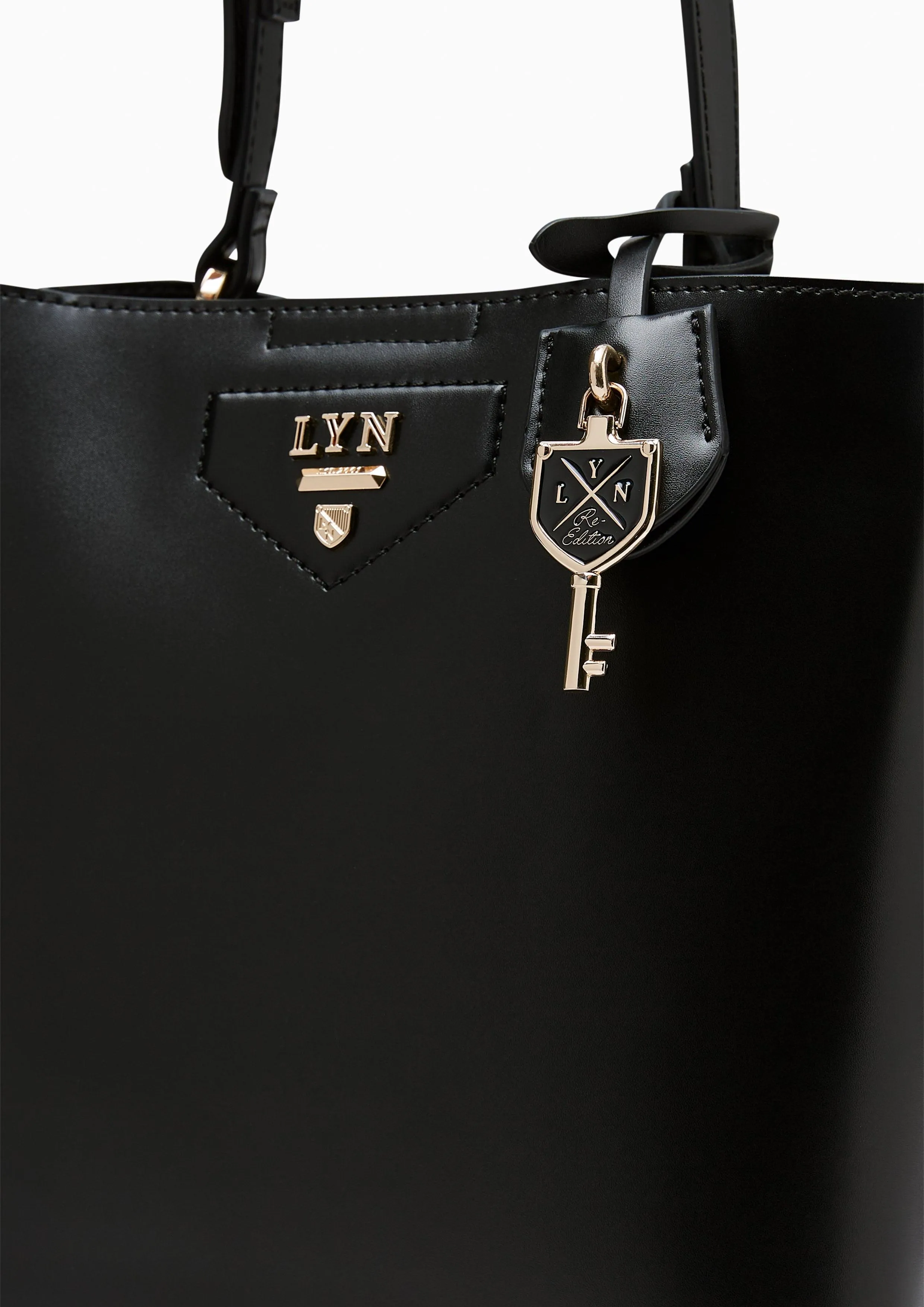 Astraea Bucket Bag M Black