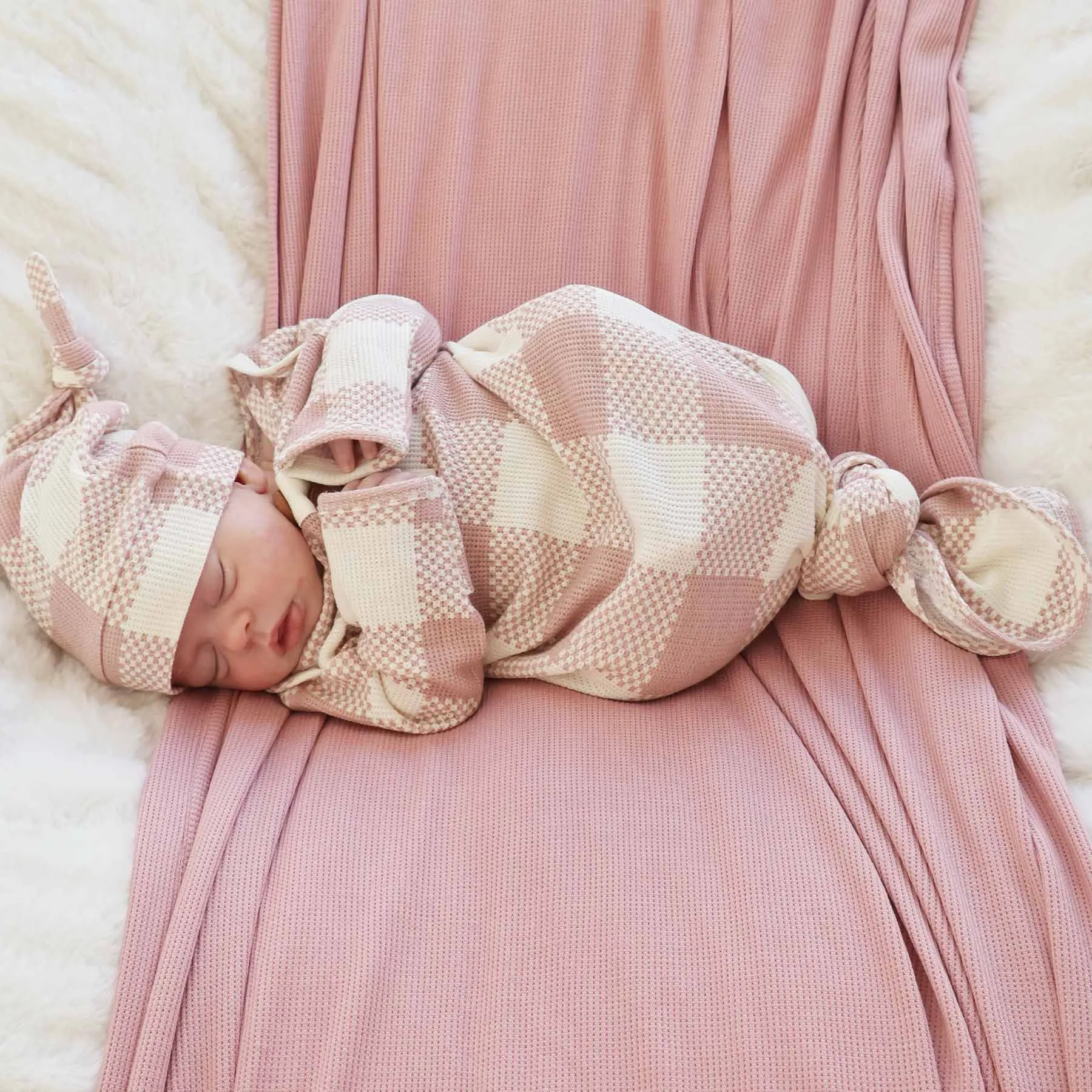 Big Check Waffle Bamboo Newborn Baby Knot Gown & Hat Set | Rosy