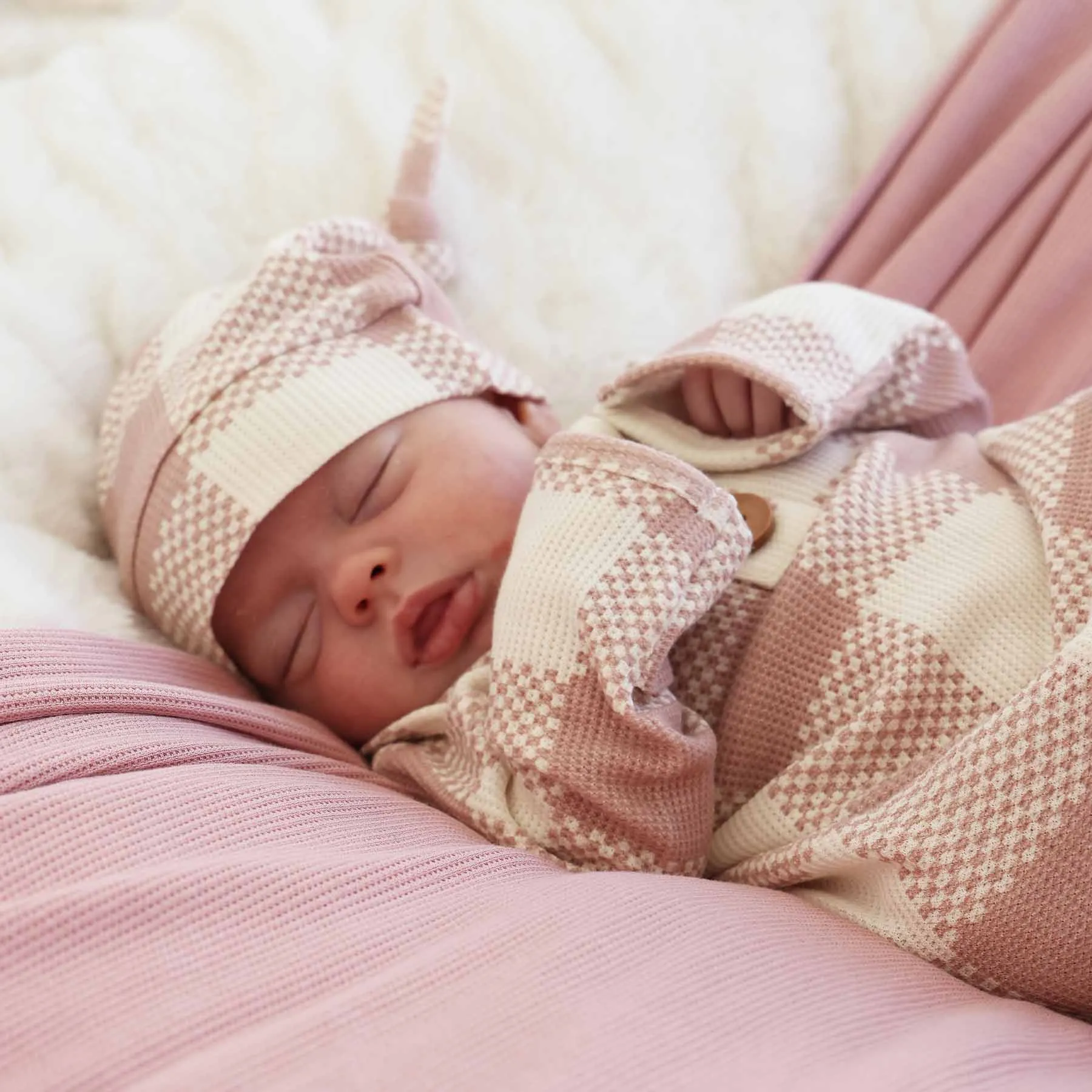 Big Check Waffle Bamboo Newborn Baby Knot Gown & Hat Set | Rosy